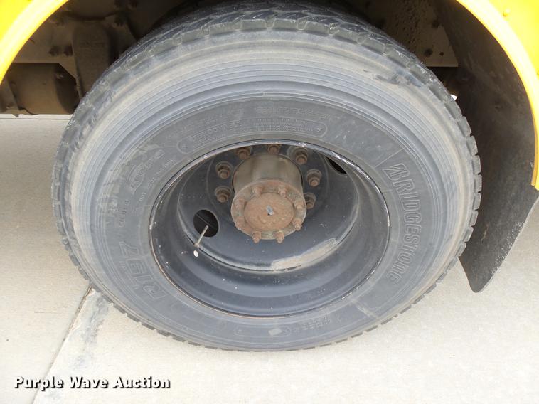 image for item DC3763 2001 Freightliner FS65 Thomas Built school bus