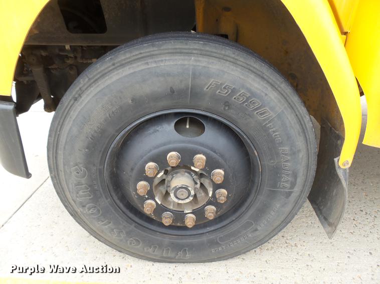 image for item DC3763 2001 Freightliner FS65 Thomas Built school bus