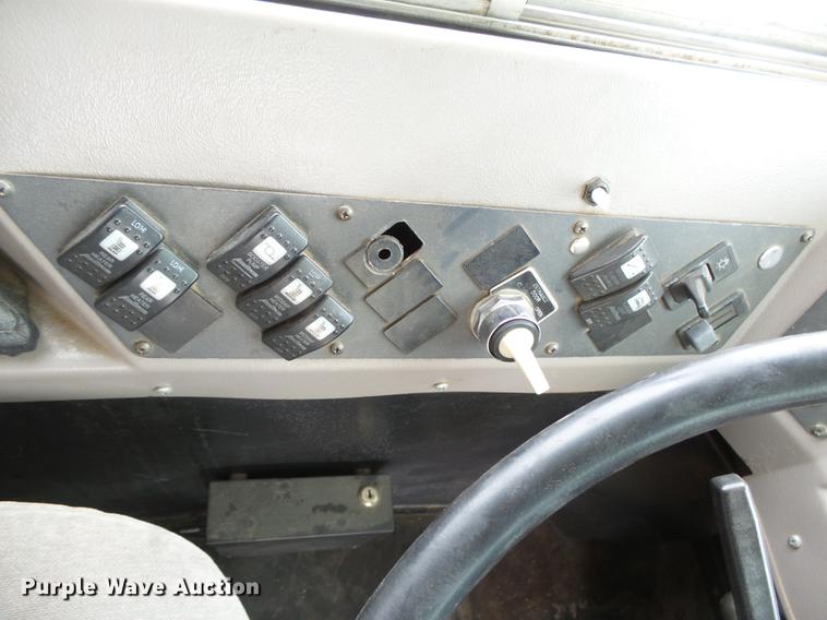 image for item DC3764 1999 International Am Tran school bus