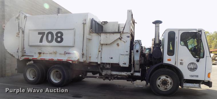 image for item DC4752 2007 American Lafrance Condor refuse truck