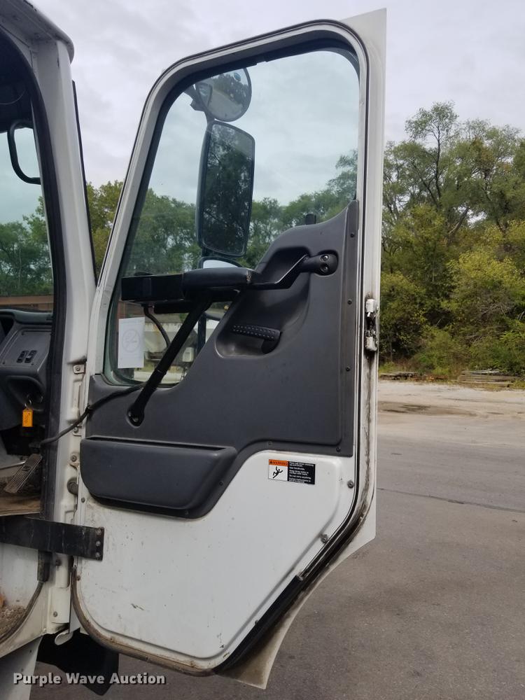 image for item DC4752 2007 American Lafrance Condor refuse truck