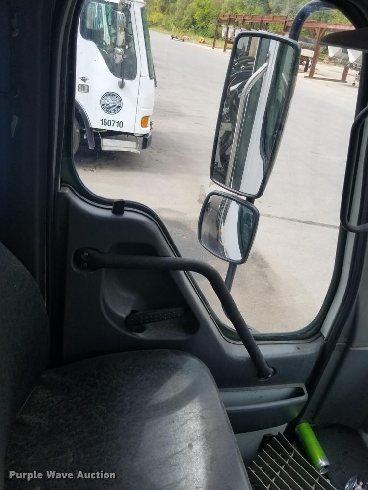 image for item DC4752 2007 American Lafrance Condor refuse truck