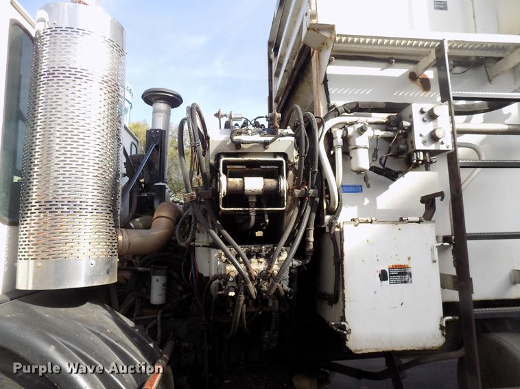 image for item DC4752 2007 American Lafrance Condor refuse truck