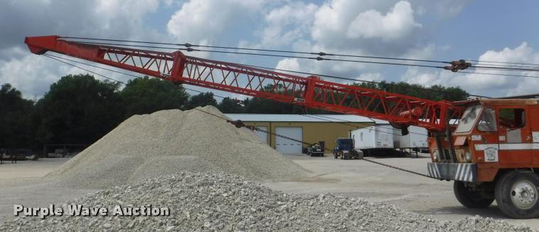 image for item DC5443 1976 Bantam T-350A truck crane