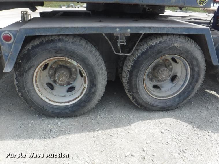 image for item DC5443 1976 Bantam T-350A truck crane