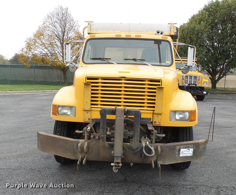 image for item DC6776 2000 International 4900 dump truck