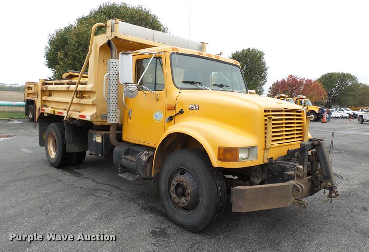image for item DC6776 2000 International 4900 dump truck