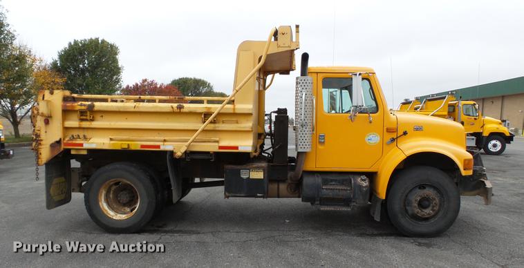 image for item DC6776 2000 International 4900 dump truck