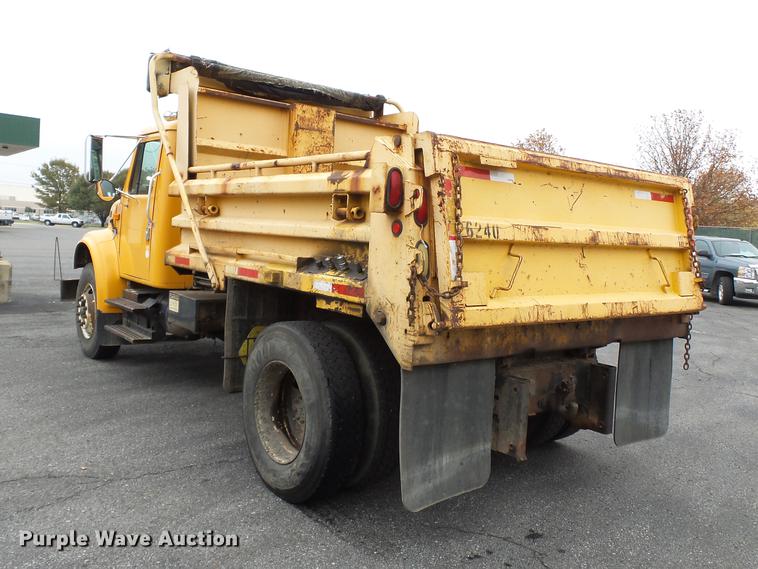 image for item DC6776 2000 International 4900 dump truck