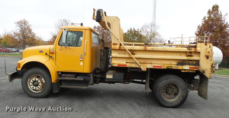 image for item DC6776 2000 International 4900 dump truck