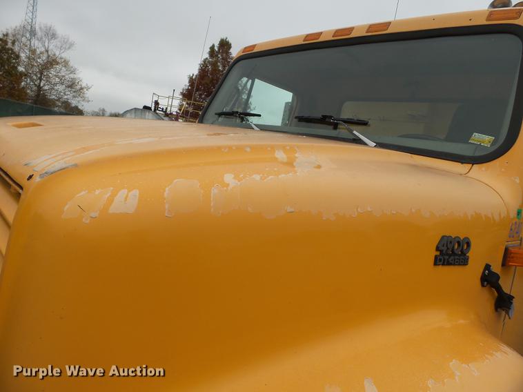 image for item DC6776 2000 International 4900 dump truck