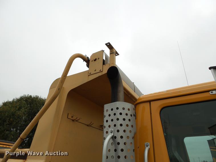 image for item DC6776 2000 International 4900 dump truck