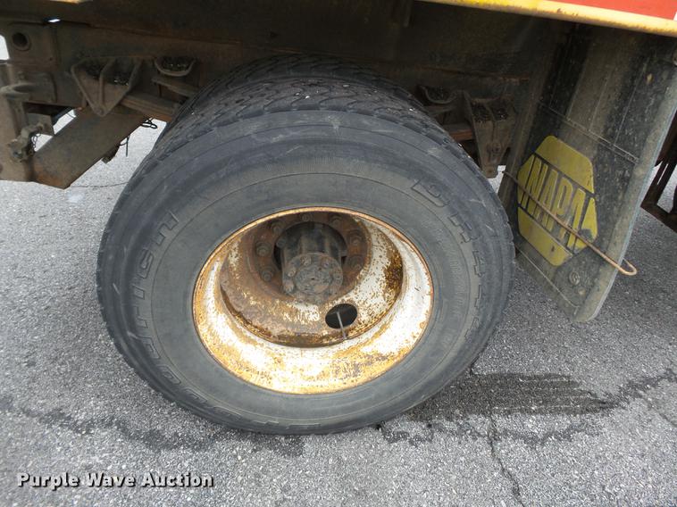 image for item DC6776 2000 International 4900 dump truck