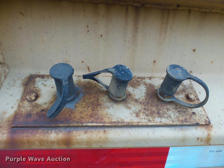 image for item DC6776 2000 International 4900 dump truck