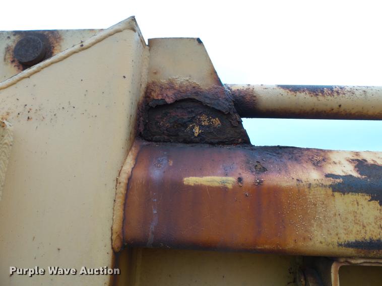 image for item DC6776 2000 International 4900 dump truck