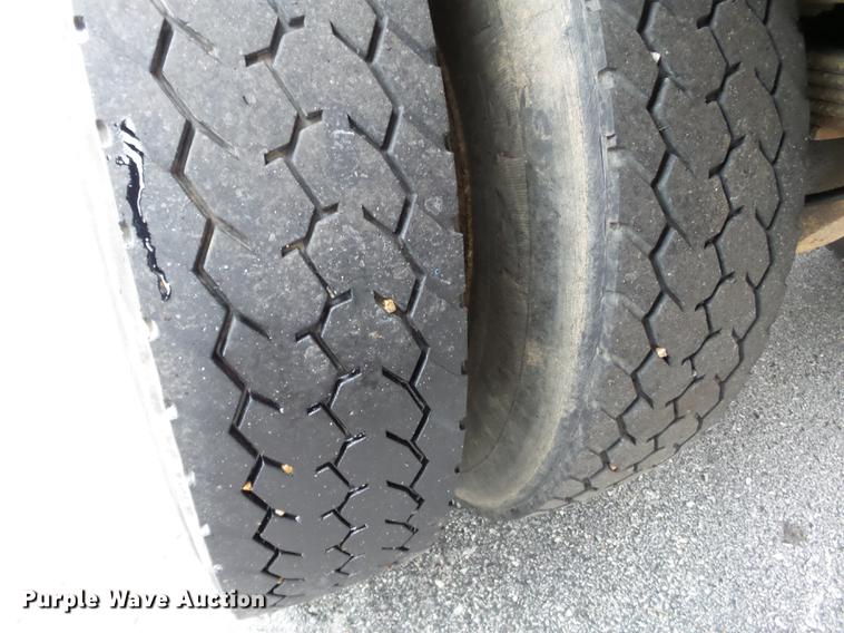 image for item DC6776 2000 International 4900 dump truck