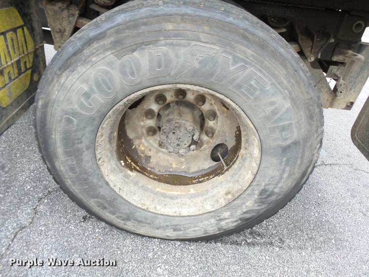 image for item DC6776 2000 International 4900 dump truck