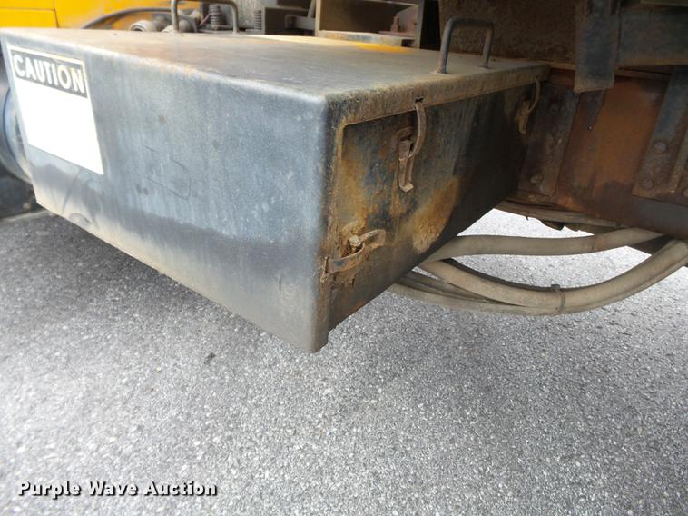 image for item DC6776 2000 International 4900 dump truck