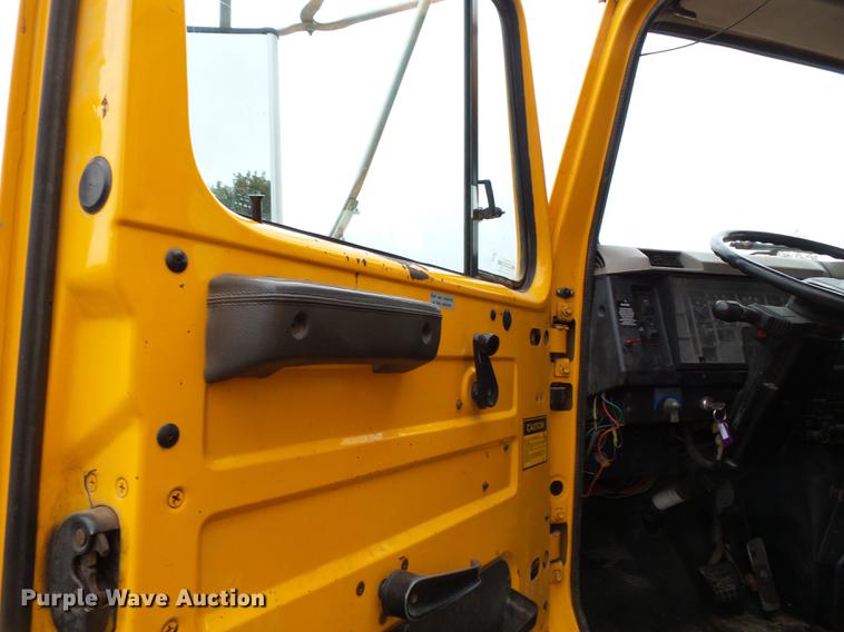 image for item DC6776 2000 International 4900 dump truck