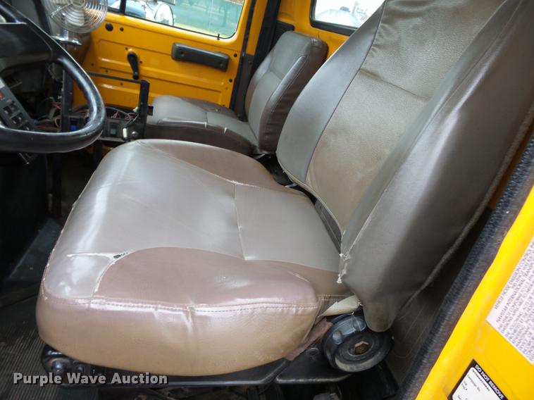 image for item DC6776 2000 International 4900 dump truck