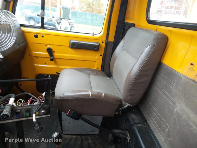 image for item DC6776 2000 International 4900 dump truck