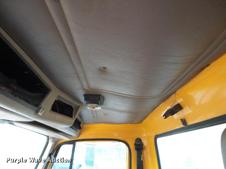 image for item DC6776 2000 International 4900 dump truck