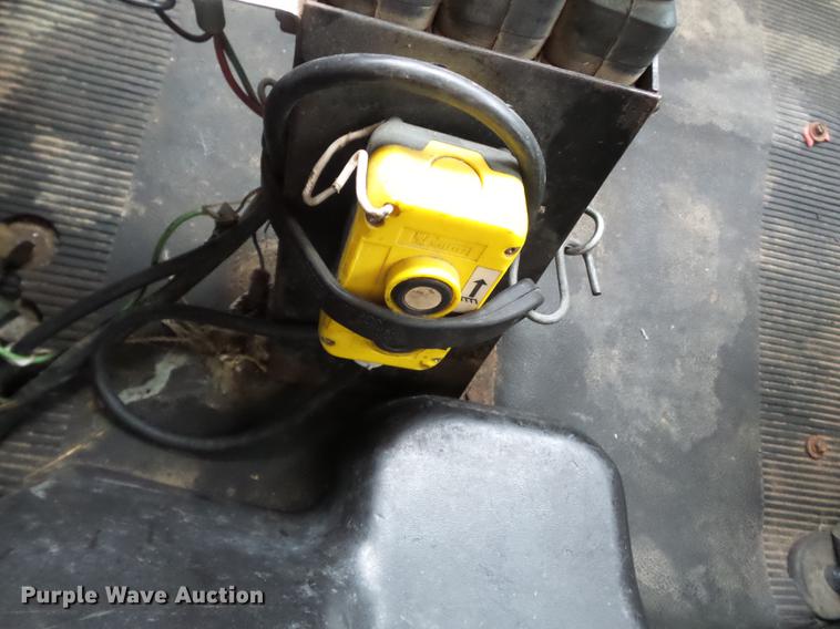 image for item DC6776 2000 International 4900 dump truck