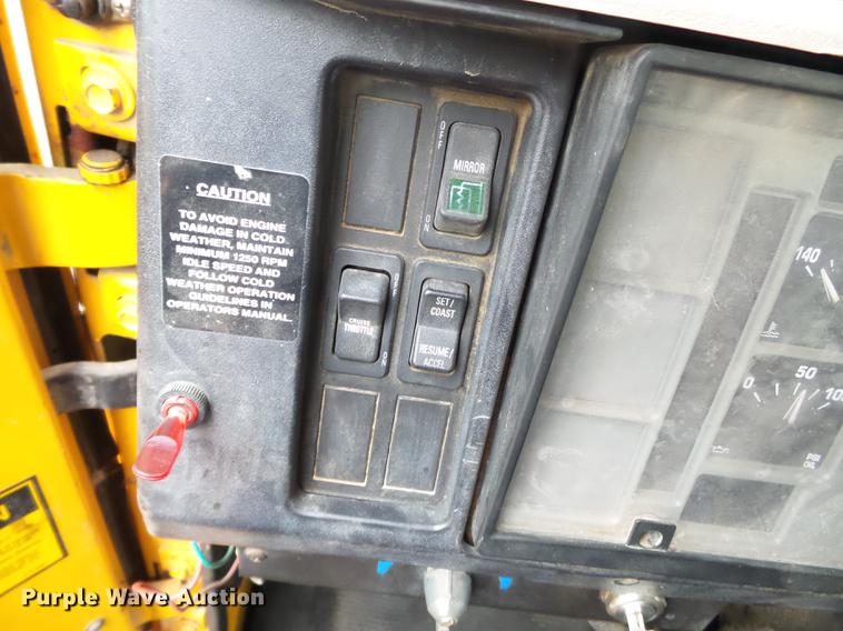 image for item DC6776 2000 International 4900 dump truck