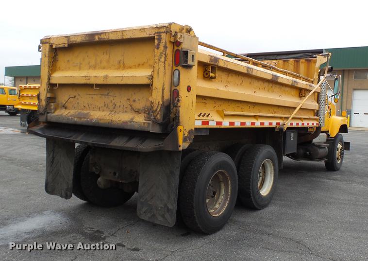 image for item DC6777 2002 International 2554 dump truck