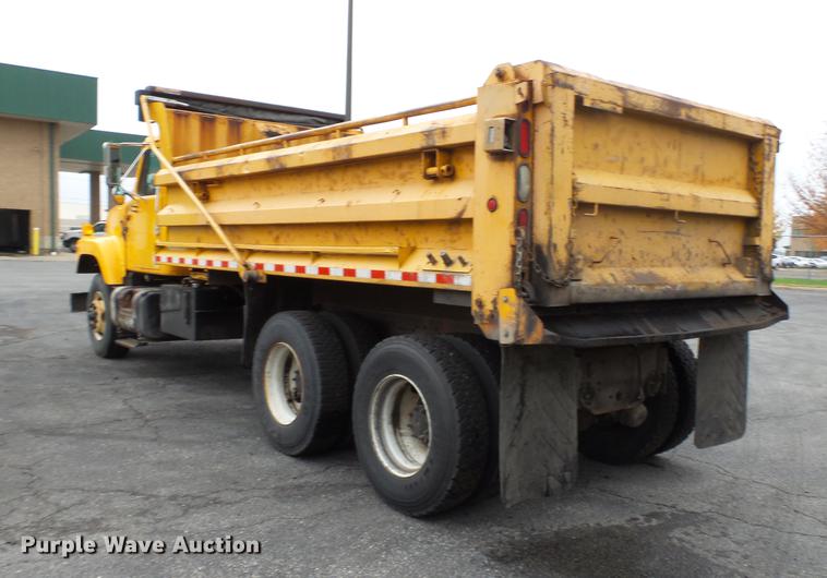 image for item DC6777 2002 International 2554 dump truck