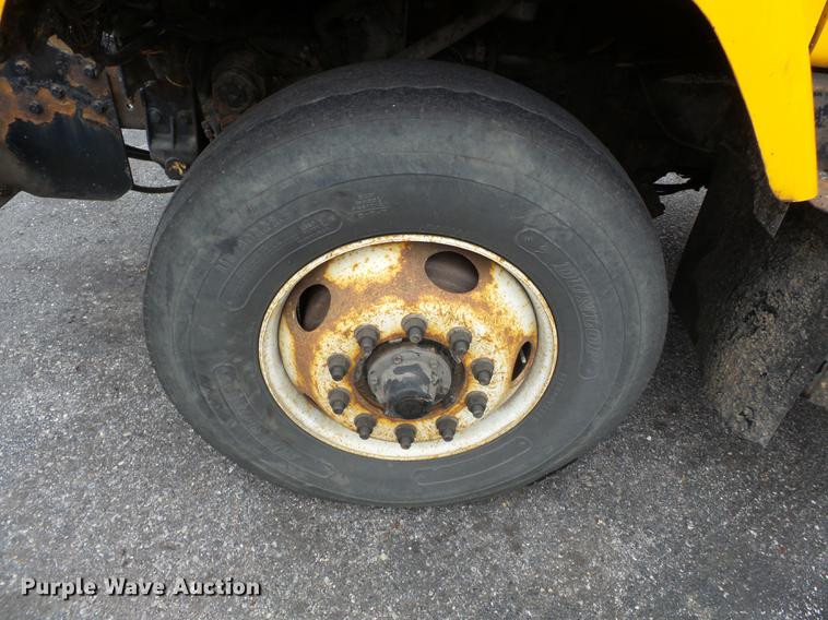 image for item DC6777 2002 International 2554 dump truck