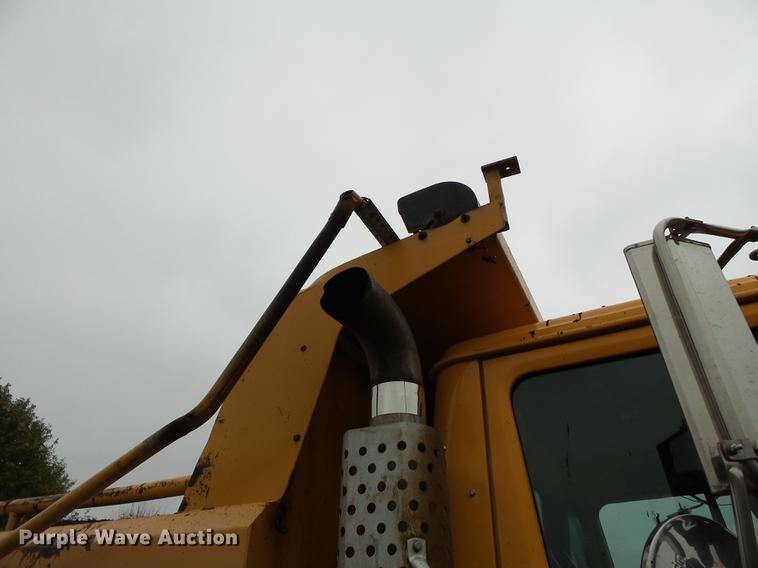 image for item DC6777 2002 International 2554 dump truck