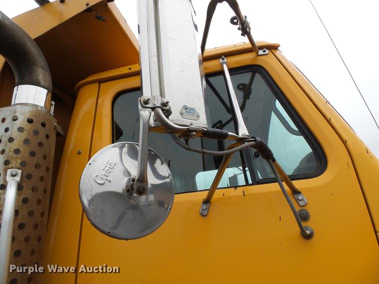 image for item DC6777 2002 International 2554 dump truck