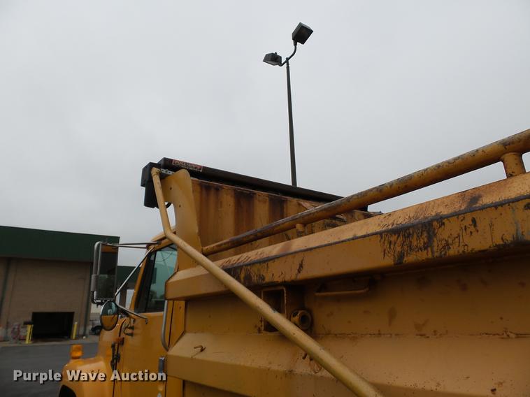 image for item DC6777 2002 International 2554 dump truck