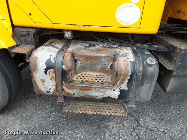 image for item DC6777 2002 International 2554 dump truck