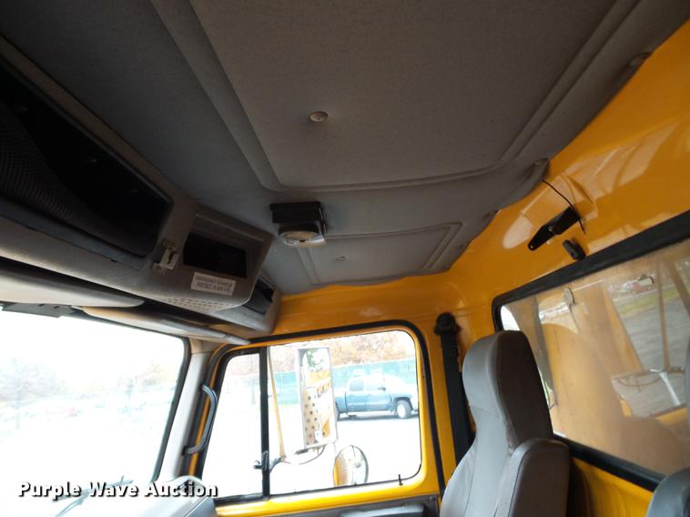 image for item DC6777 2002 International 2554 dump truck