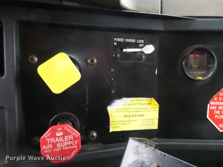 image for item DC6777 2002 International 2554 dump truck