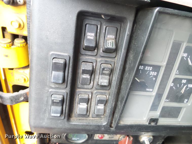 image for item DC6777 2002 International 2554 dump truck