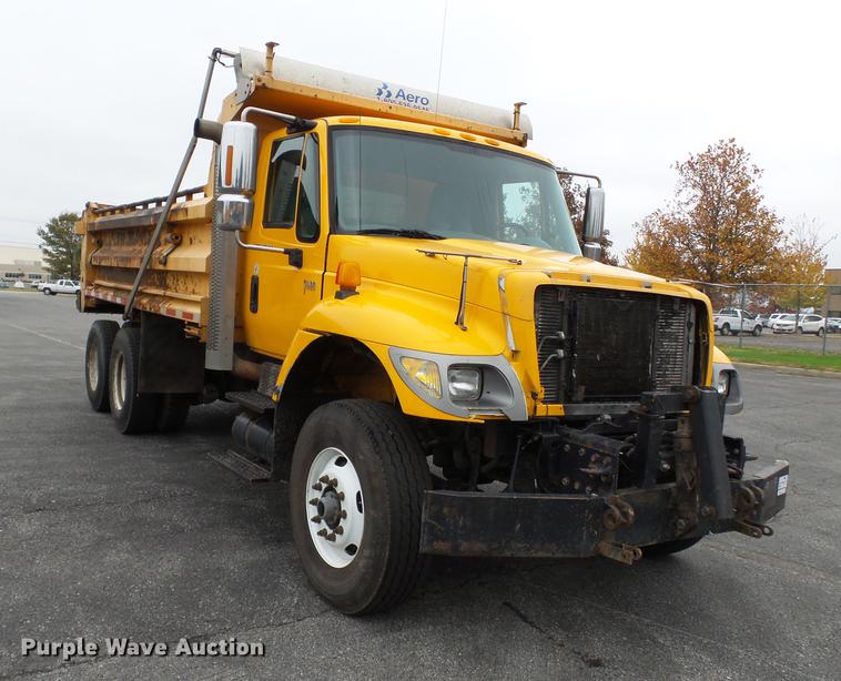 image for item DC6778 2007 International 7400 dump truck