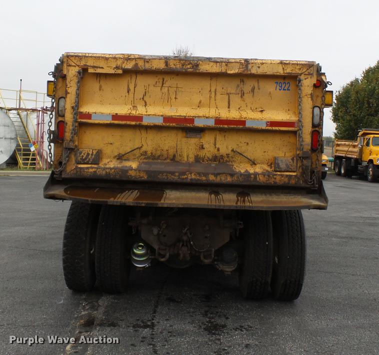image for item DC6778 2007 International 7400 dump truck