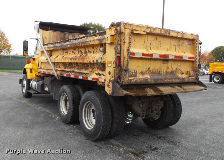 image for item DC6778 2007 International 7400 dump truck