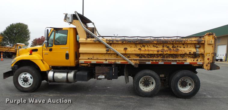 image for item DC6778 2007 International 7400 dump truck