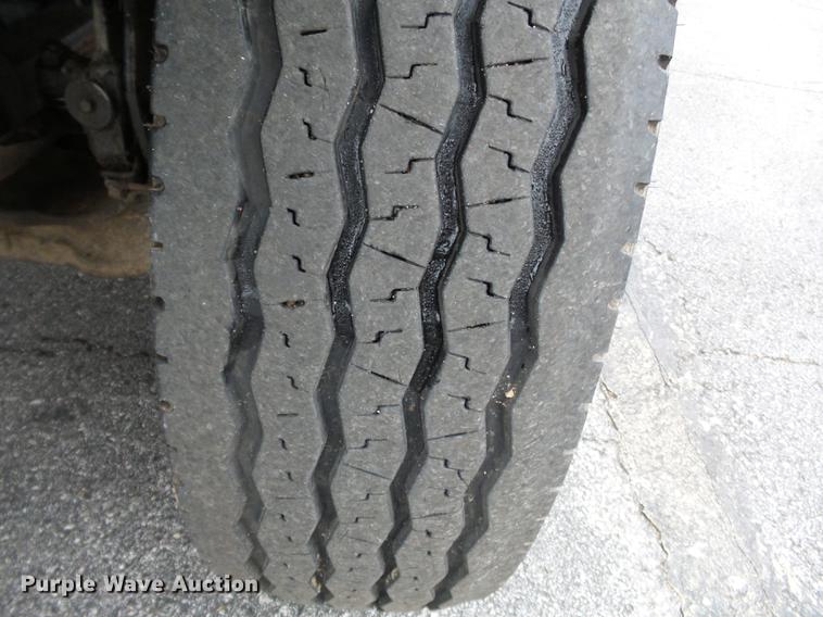 image for item DC6778 2007 International 7400 dump truck