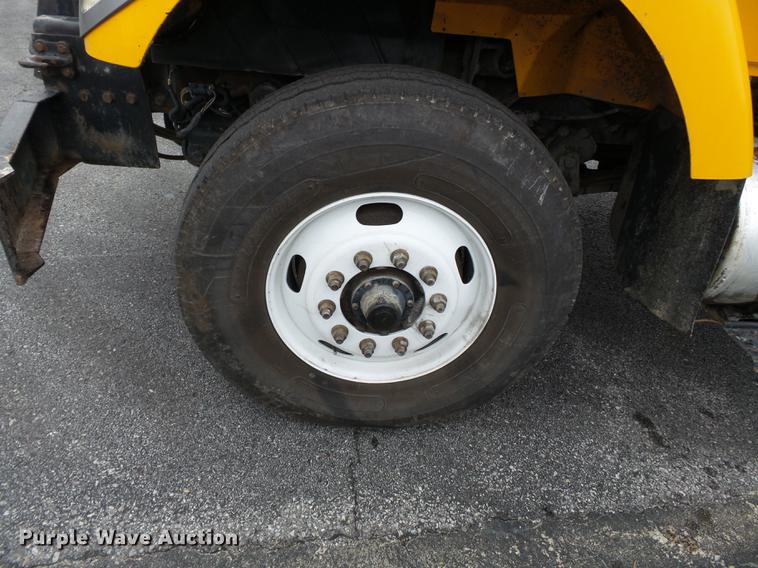 image for item DC6778 2007 International 7400 dump truck