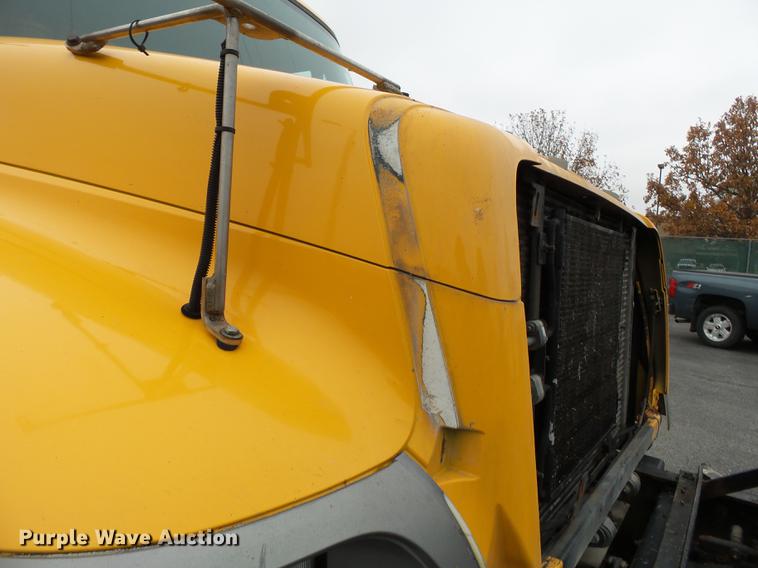 image for item DC6778 2007 International 7400 dump truck