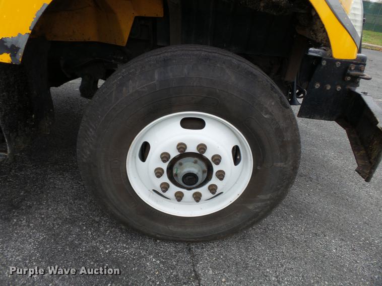 image for item DC6778 2007 International 7400 dump truck