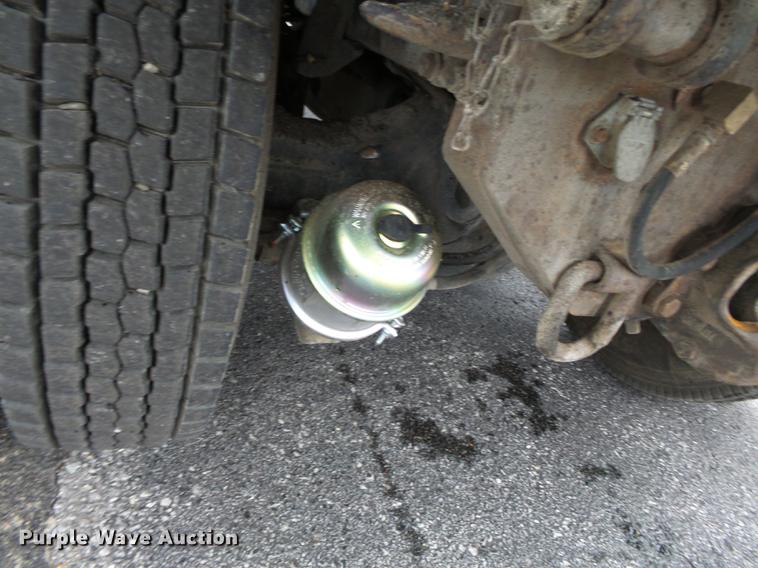 image for item DC6778 2007 International 7400 dump truck