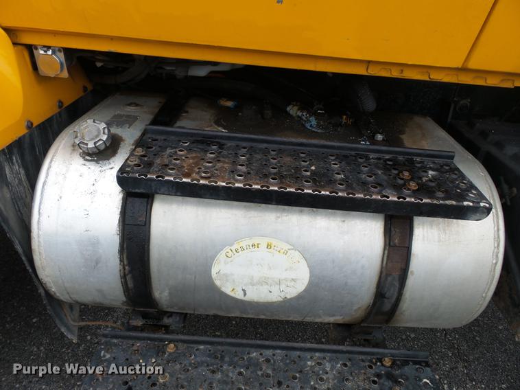 image for item DC6778 2007 International 7400 dump truck