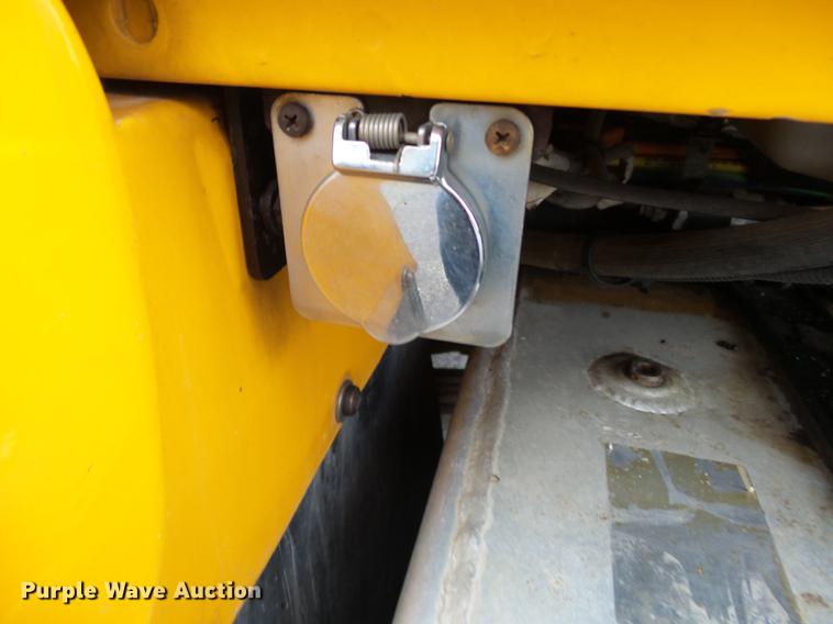 image for item DC6778 2007 International 7400 dump truck