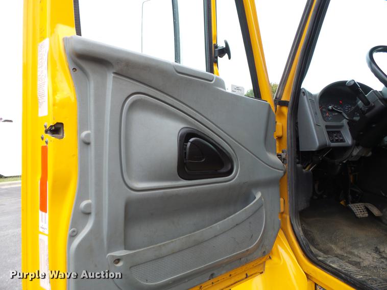 image for item DC6778 2007 International 7400 dump truck